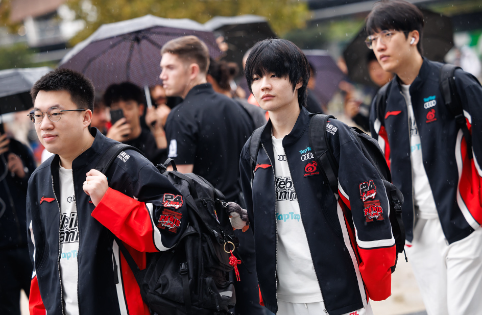 关于T1翻盘MAD，Crisp线上压制力十足宿敌对决半决赛，让粉丝疯狂欢呼的信息