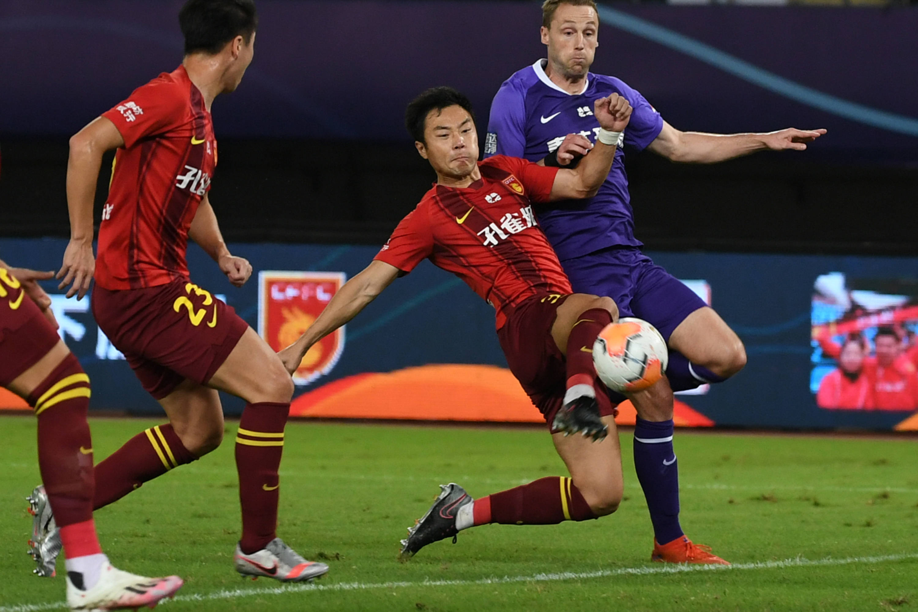 DB电竞App下载入口-联赛曝光瞬间：天津泰达球员勇夺个人荣誉内部向上的简单介绍