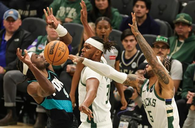 DB电竞-雄鹿与开拓者大战三加时，最终险胜对手